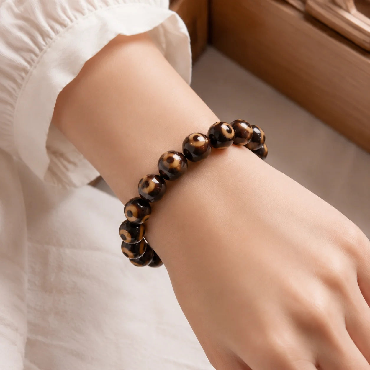 agate three eye dzi bracelet main 01