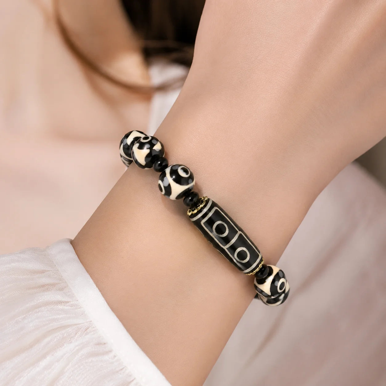 three eye dzi bracelet main 01